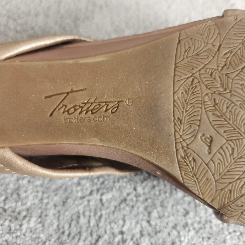 Trotters Cameron Sandals Gold Metallic Twisted Leather Wedge Women‎ Size 8N